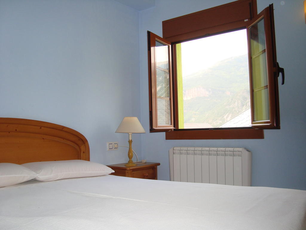Apartamentos Saila Castejon De Sos Exterior photo