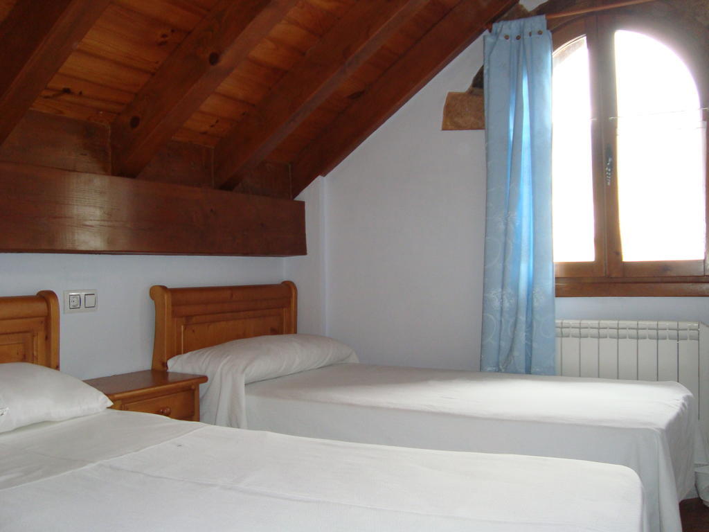 Apartamentos Saila Castejon De Sos Room photo
