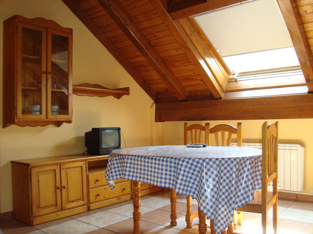 Apartamentos Saila Castejon De Sos Room photo