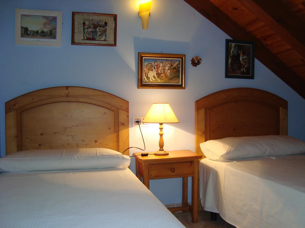Apartamentos Saila Castejon De Sos Room photo